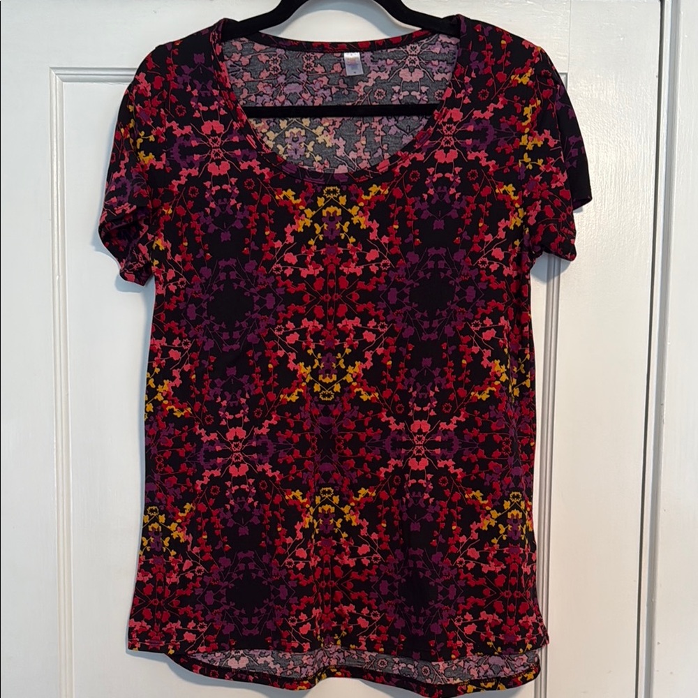 ๐ค LuLaRoe Classic Tee Floral Pattern Shirt
